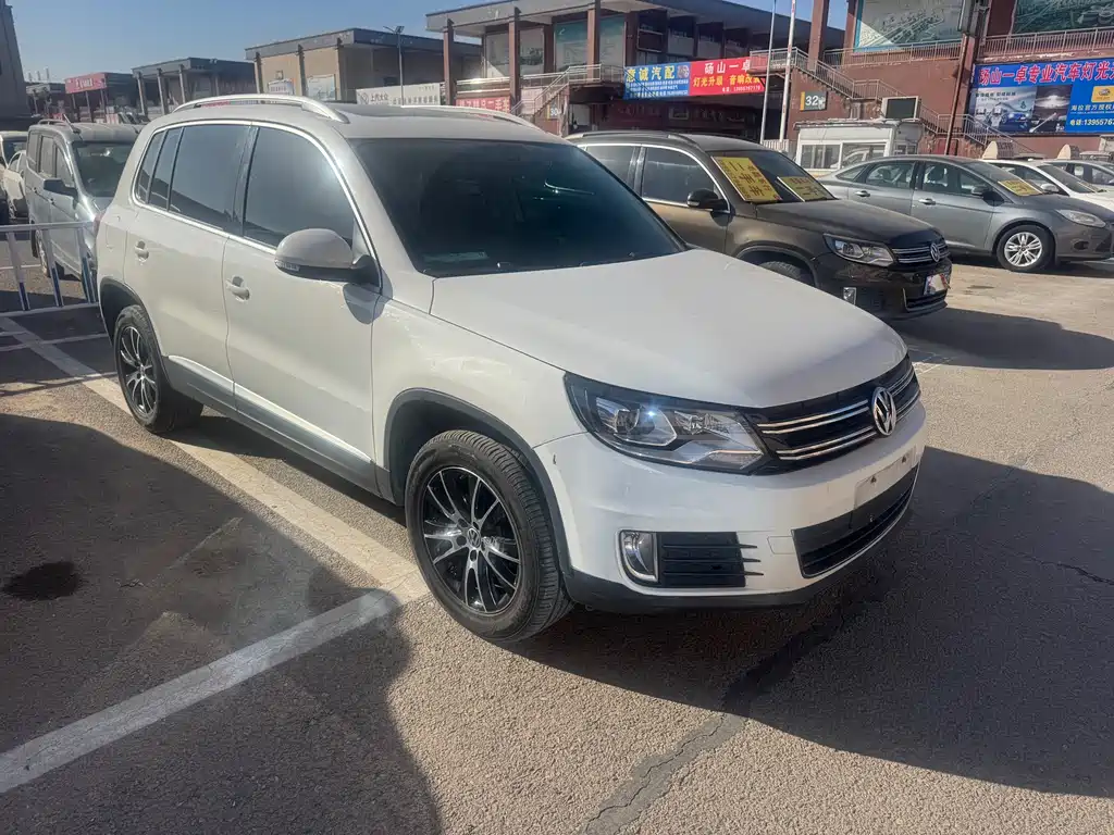 VOLKSWAGEN TIGUAN