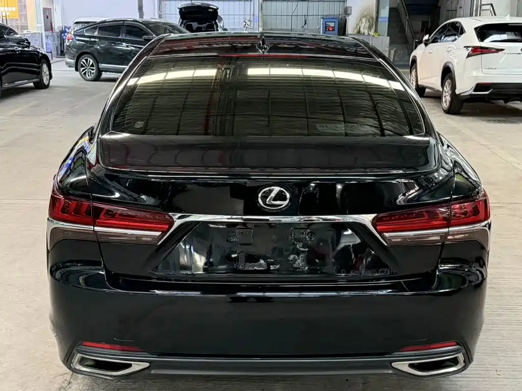 Lexus LS — миниатюра 3