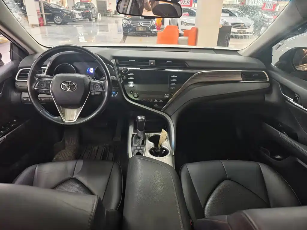 Toyota Camry — миниатюра 6