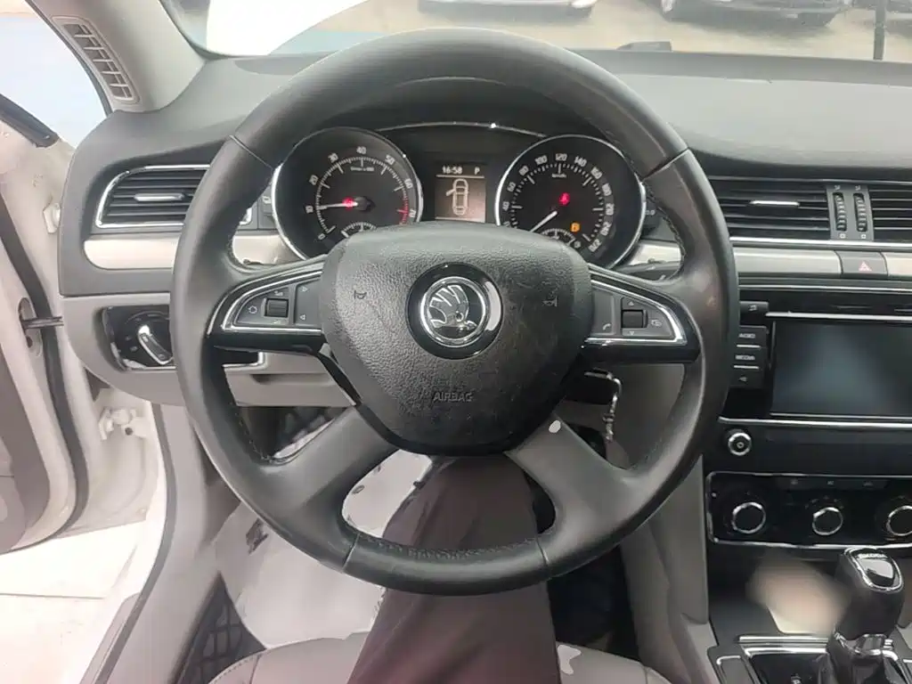 Skoda Superb — миниатюра 11
