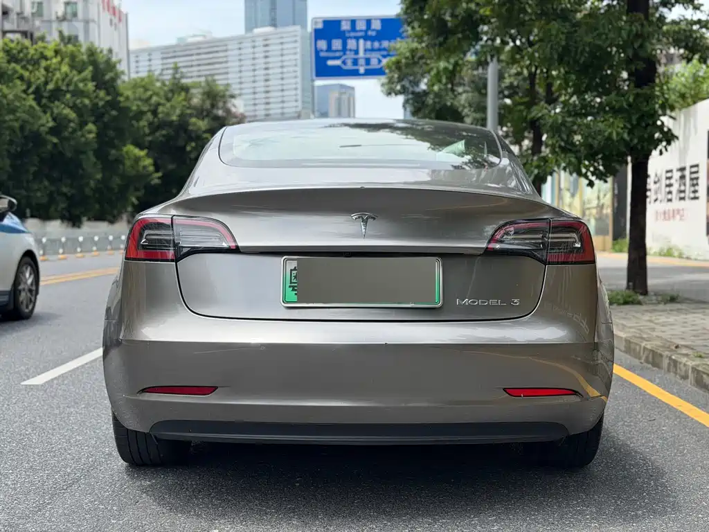 Tesla Model 3 — миниатюра 12