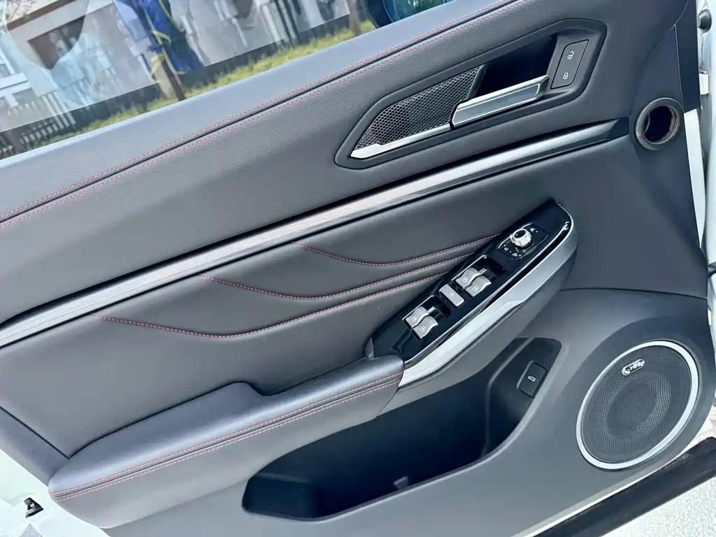 Wey Wey VV5 — миниатюра 11