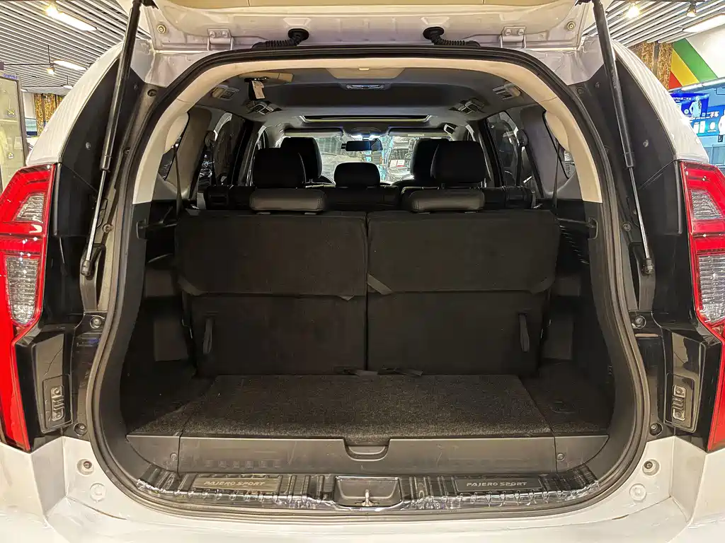Mitsubishi Pajero Sport (Import) — миниатюра 23