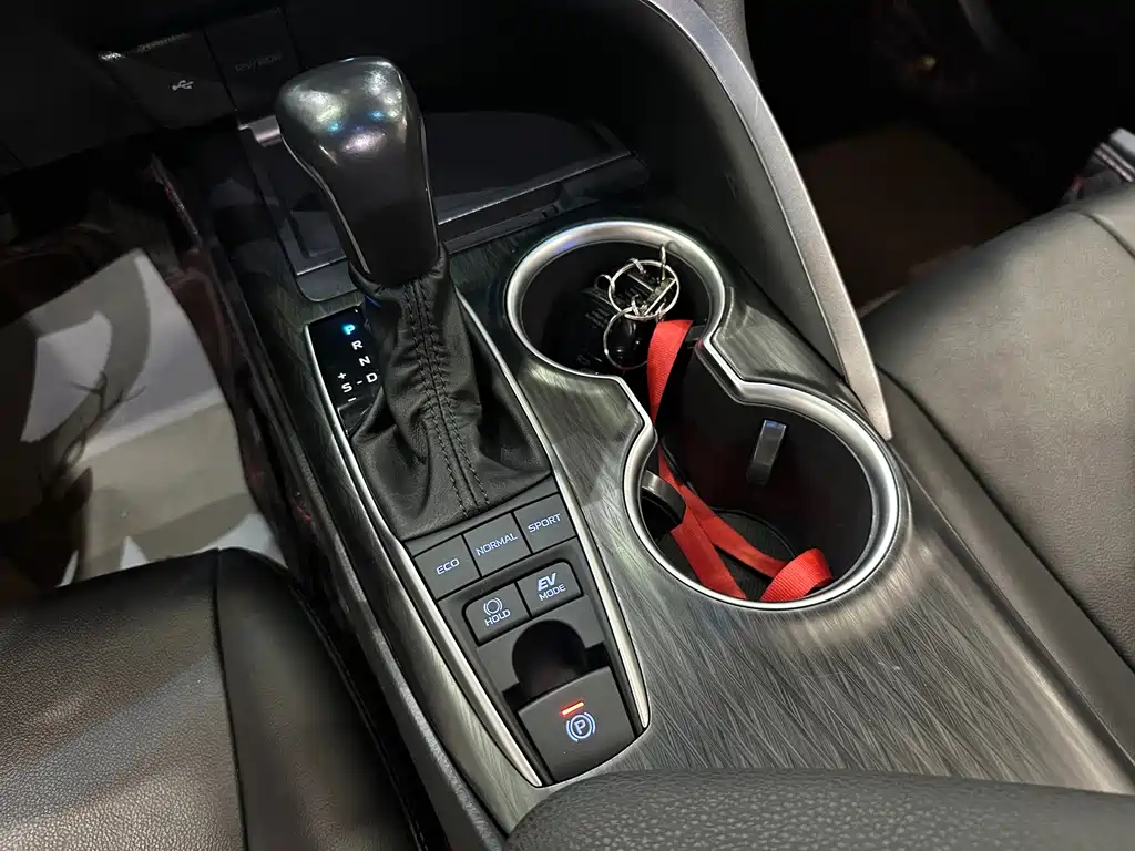 Toyota Camry — миниатюра 11
