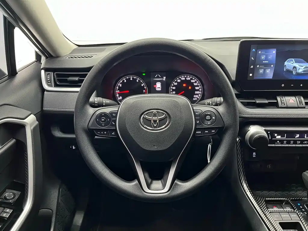 Toyota RAV4 — миниатюра 7