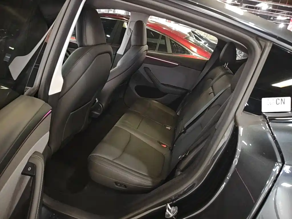 Tesla Model Y — миниатюра 17