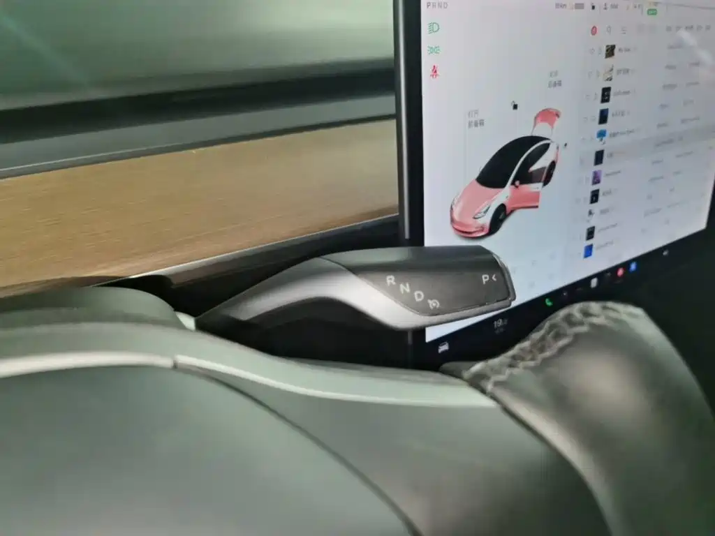 Tesla Model 3 — миниатюра 10