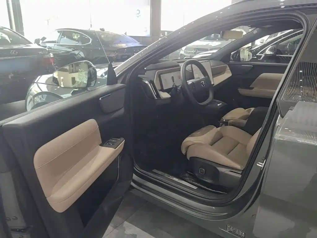 Volvo XC70 PHEV — миниатюра 16