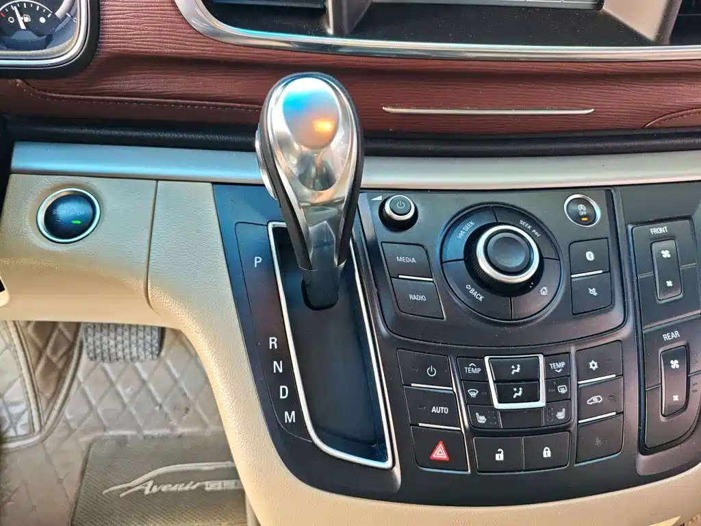 Buick GL8 — миниатюра 10