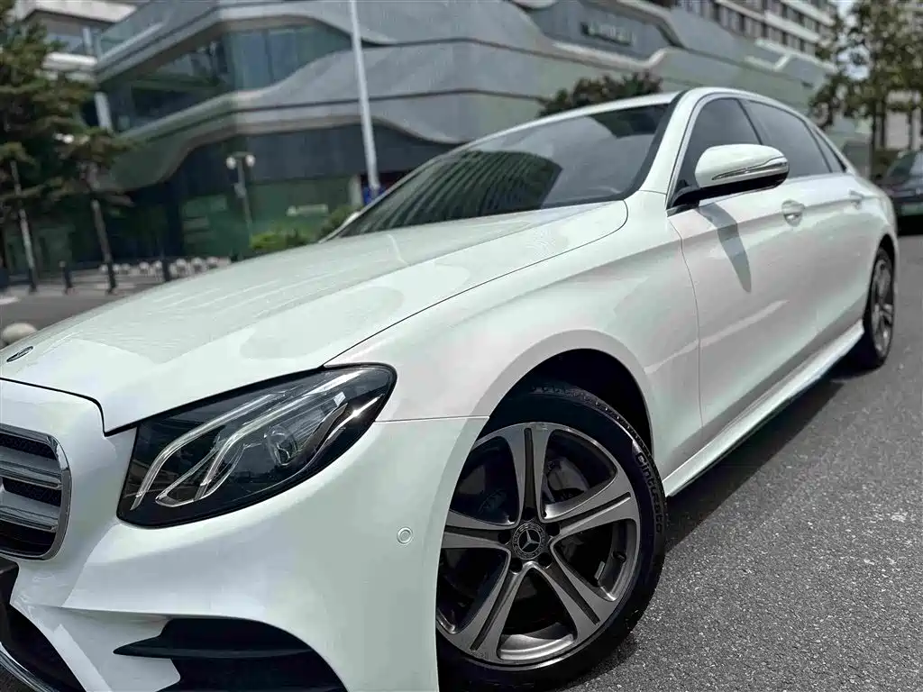 Mercedes-Benz E-Class — миниатюра 12