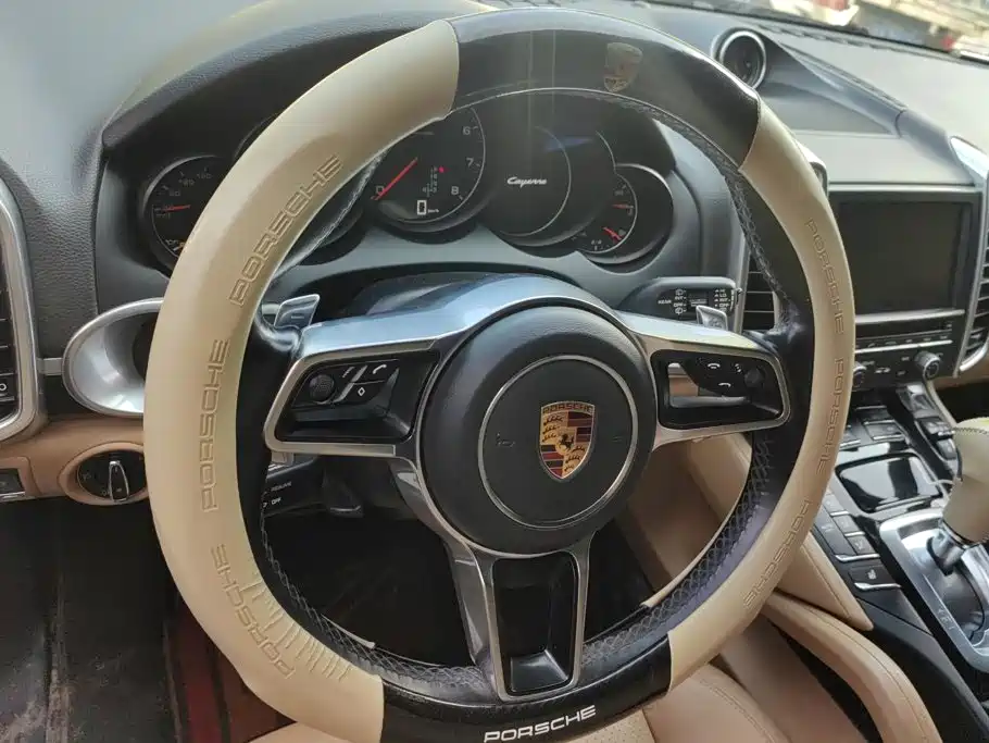 Porsche Cayenne — миниатюра 15