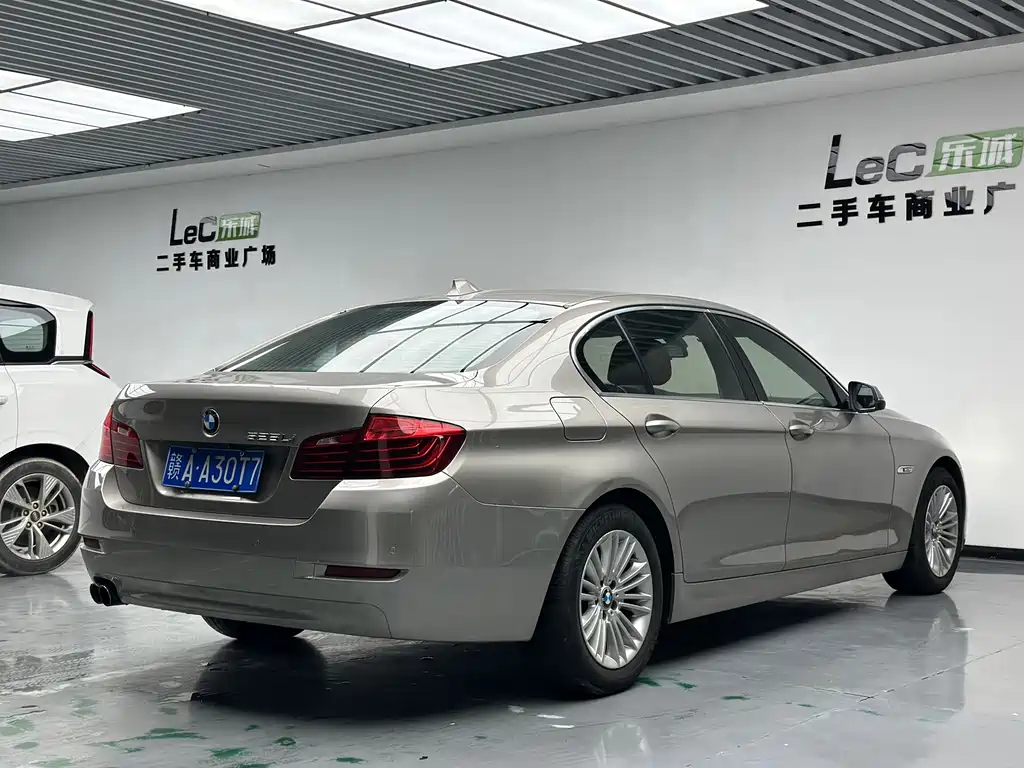 BMW 5 Series — миниатюра 6