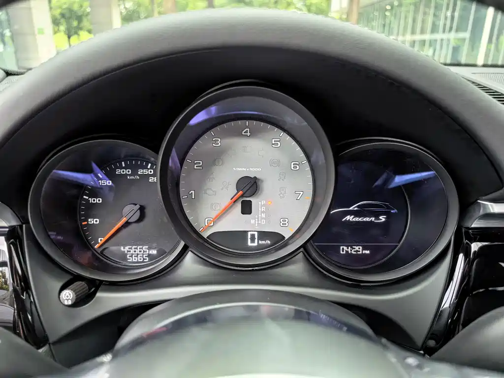 Porsche Macan — миниатюра 11
