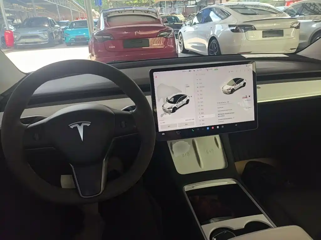 Tesla Model 3 — миниатюра 10