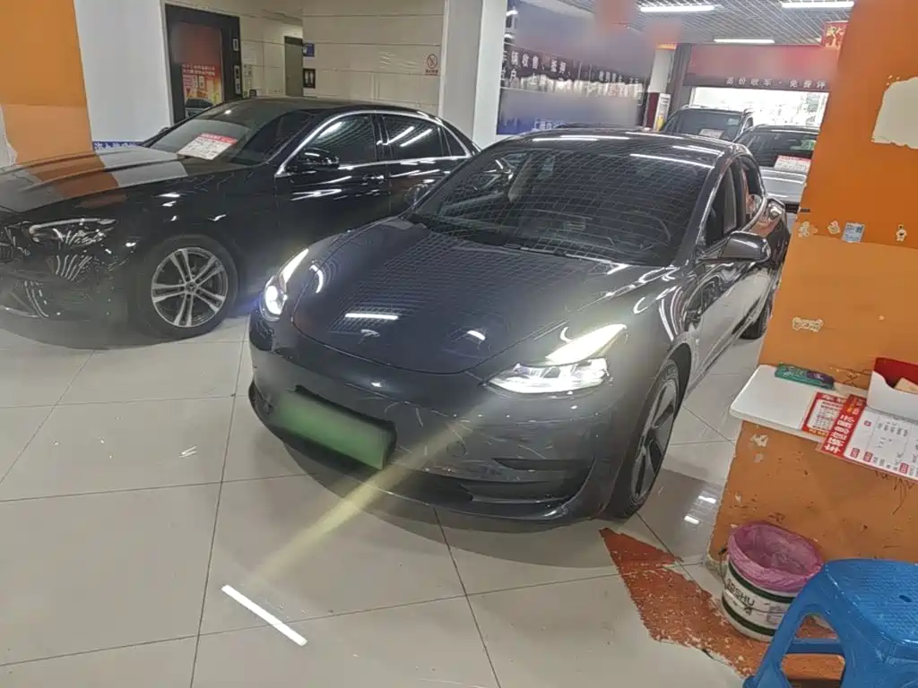 Tesla Model 3 — миниатюра 2