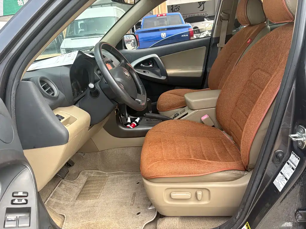Toyota RAV4 2012 2.4L AT Luxury