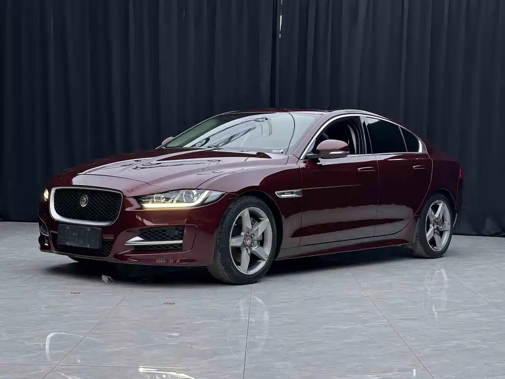 Купить Jaguar XE