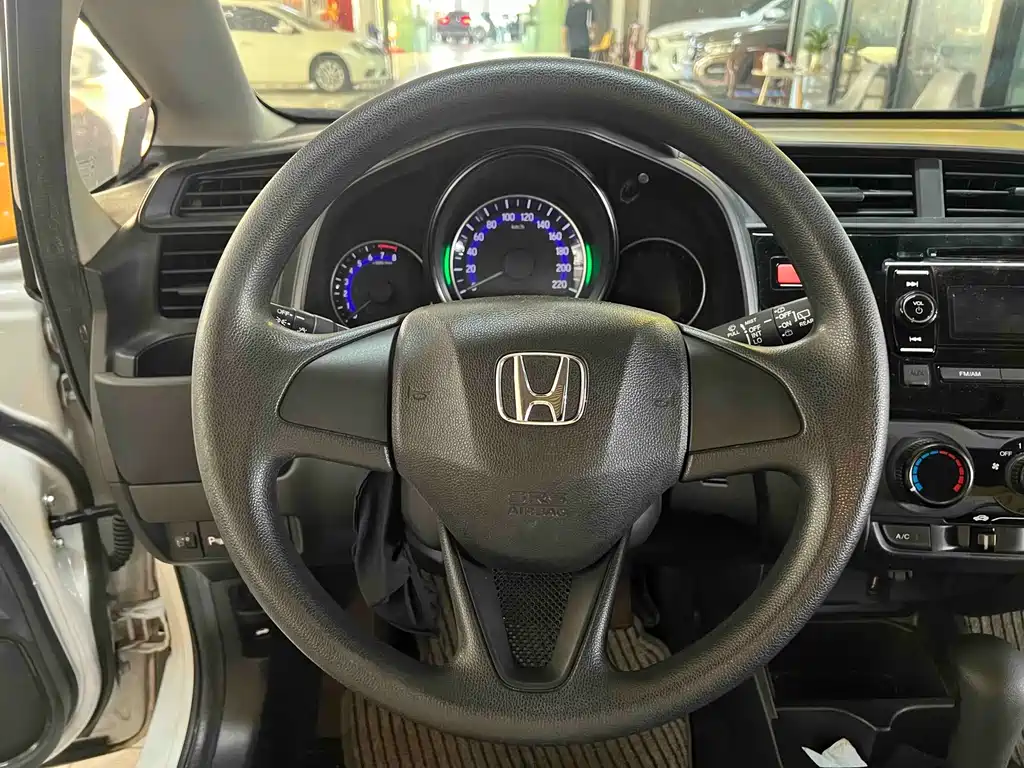 Honda Fit — миниатюра 8