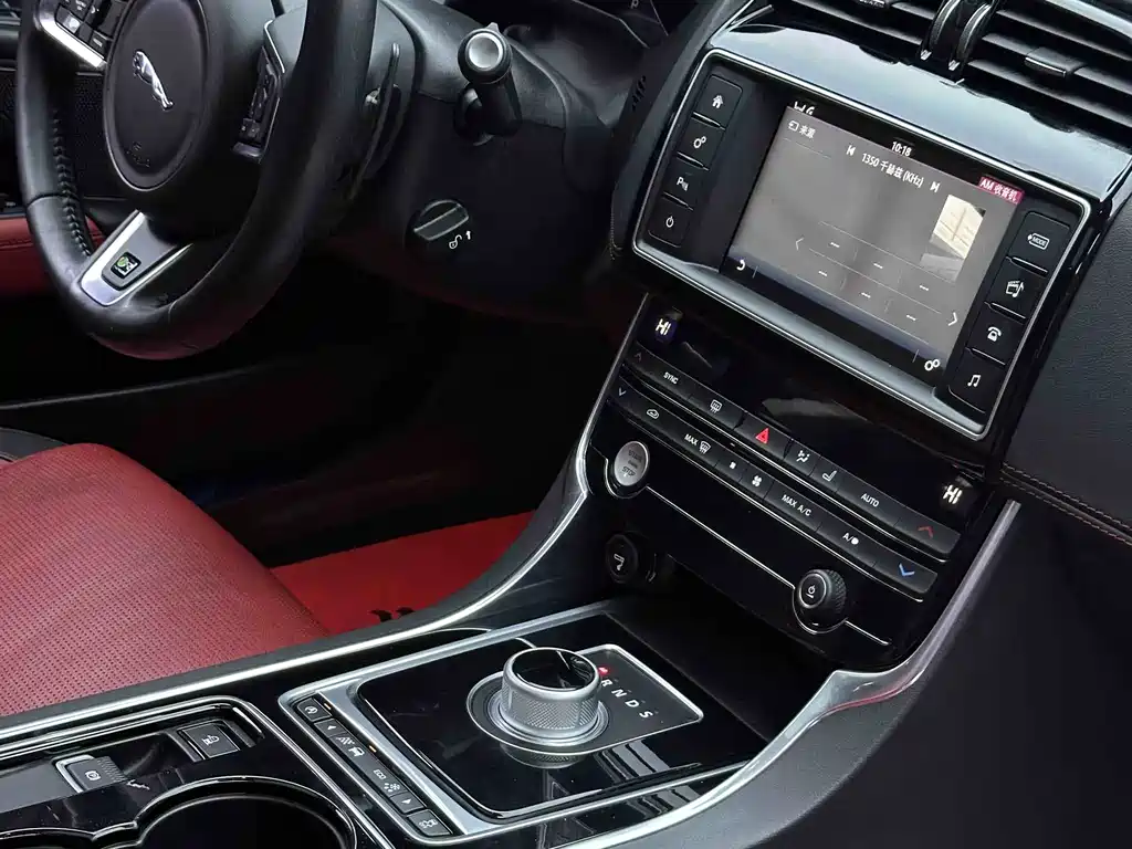 Jaguar XE 2015 2.0T 200PS R-Sport