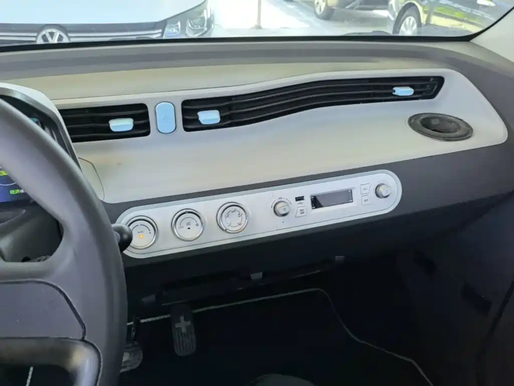 Wuling MINIEV — миниатюра 13