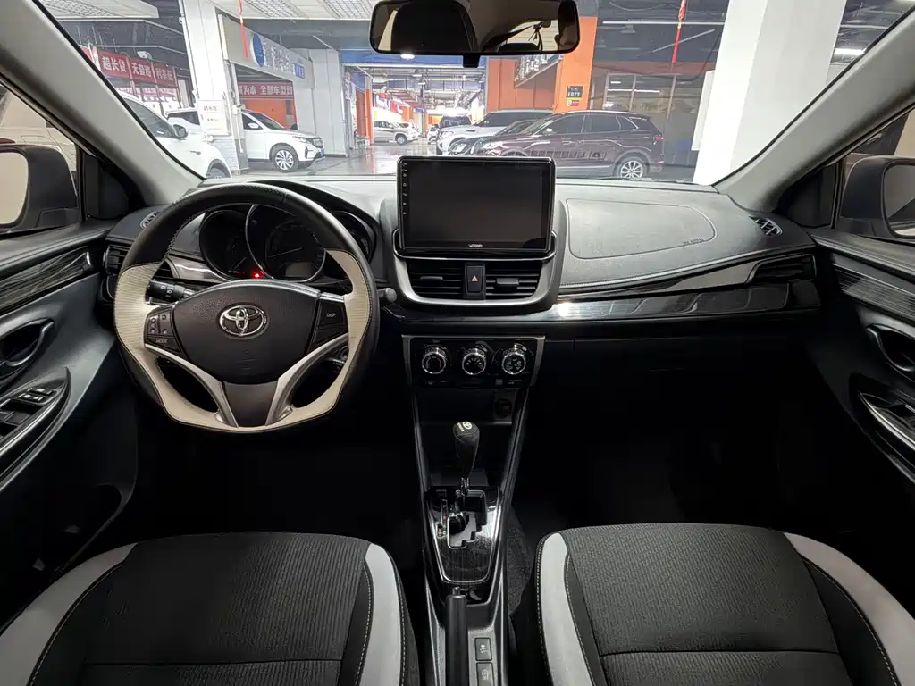 Toyota Yaris L — миниатюра 9