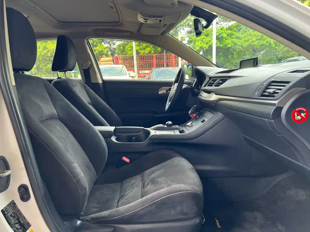 Lexus CT — миниатюра 9