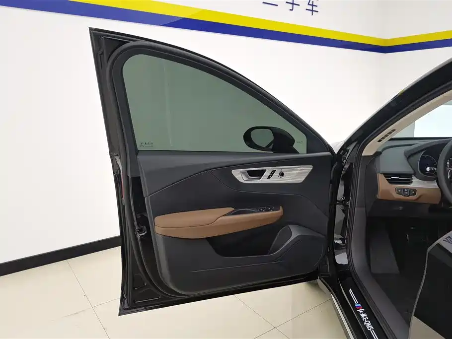 Hongqi E-QM5 2025 500km