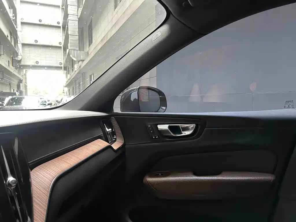 Volvo XC60 2022 B5 Luxury