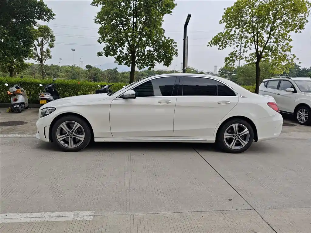 Mercedes-Benz C-Class — миниатюра 3