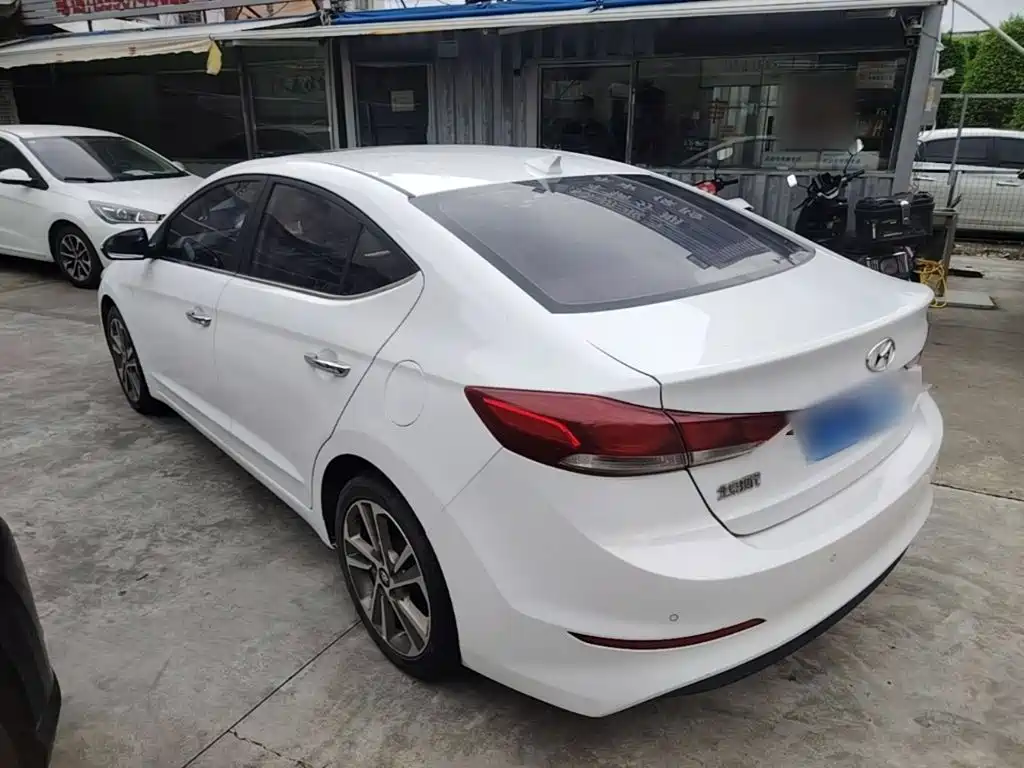 Hyundai Elantra — миниатюра 5