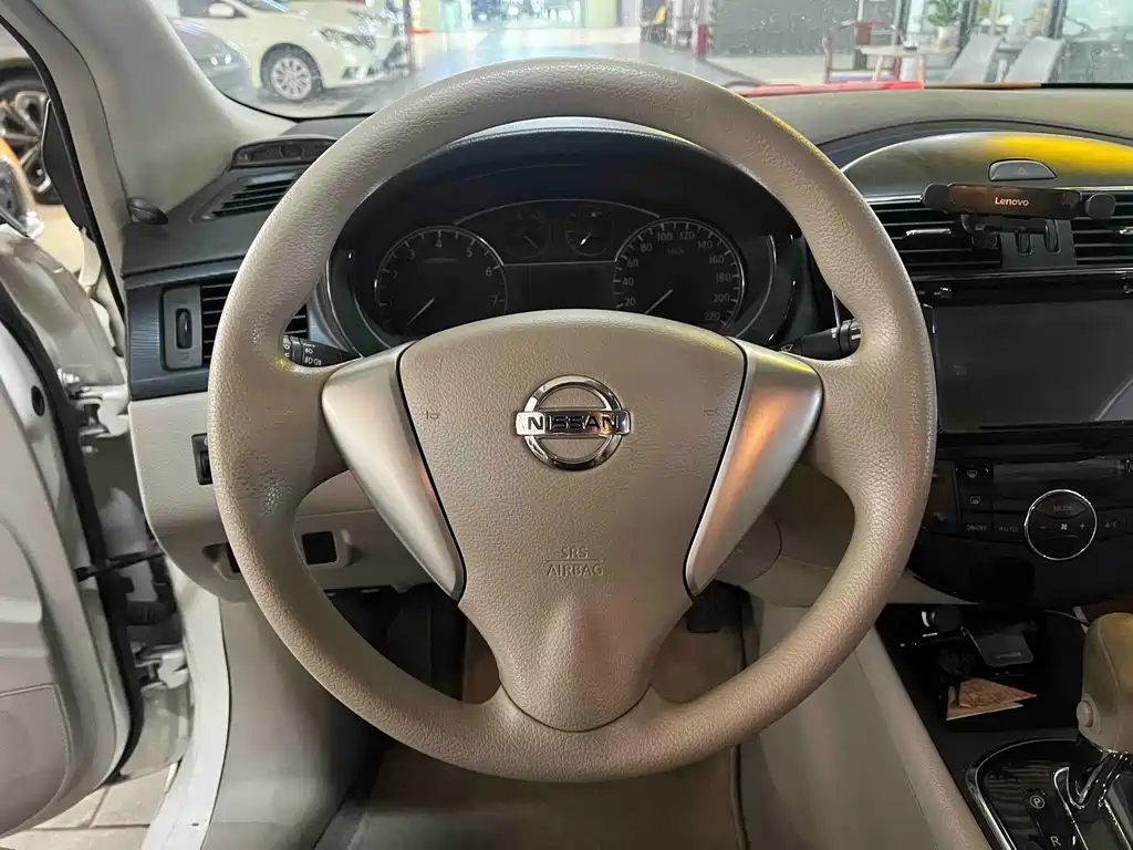 Nissan Tiida — миниатюра 9