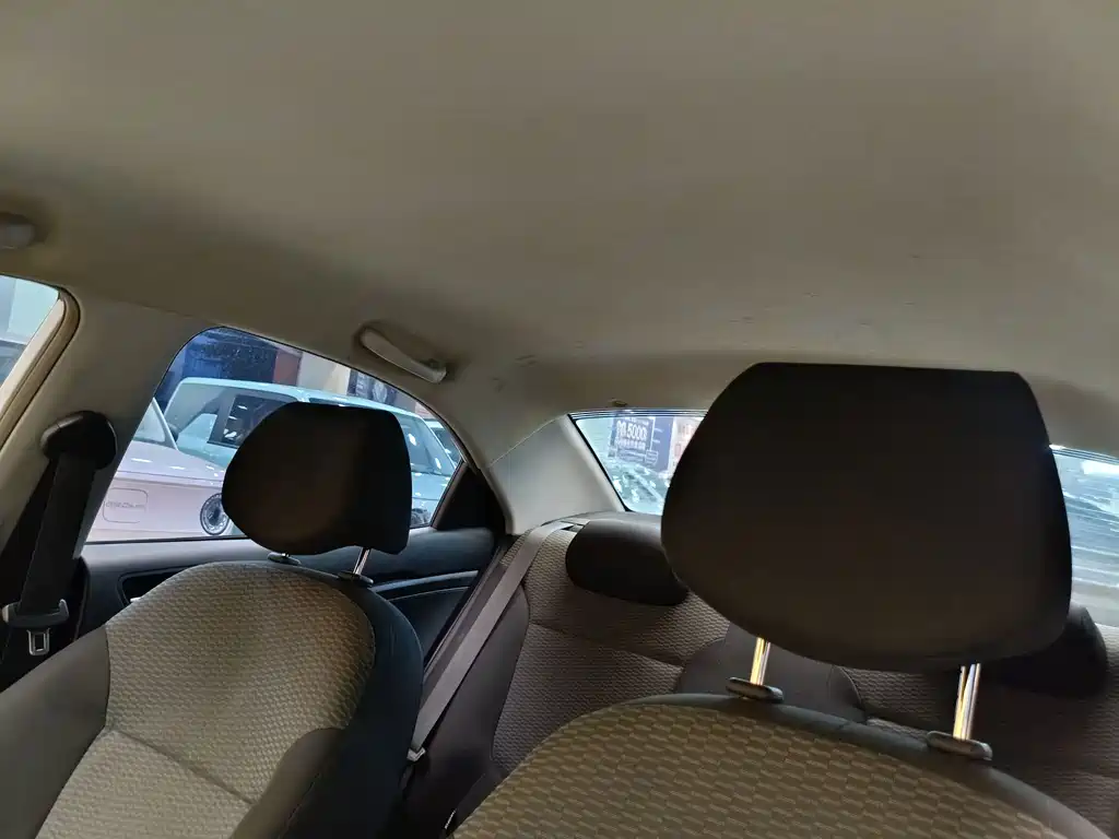Hyundai Verna - фото 12