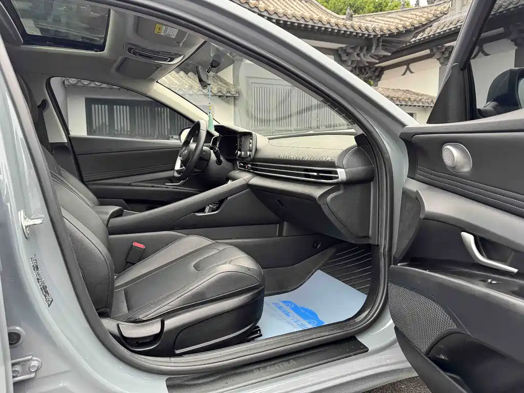 Hyundai Elantra — миниатюра 9