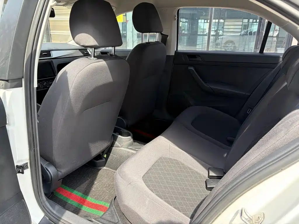 Skoda Rapid — миниатюра 7