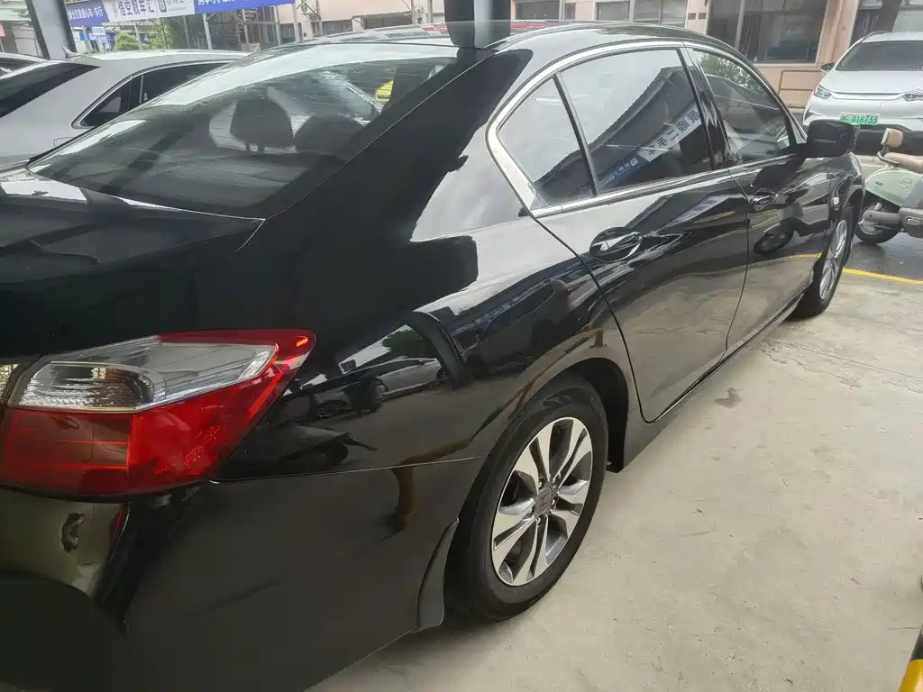 Honda Accord — миниатюра 11