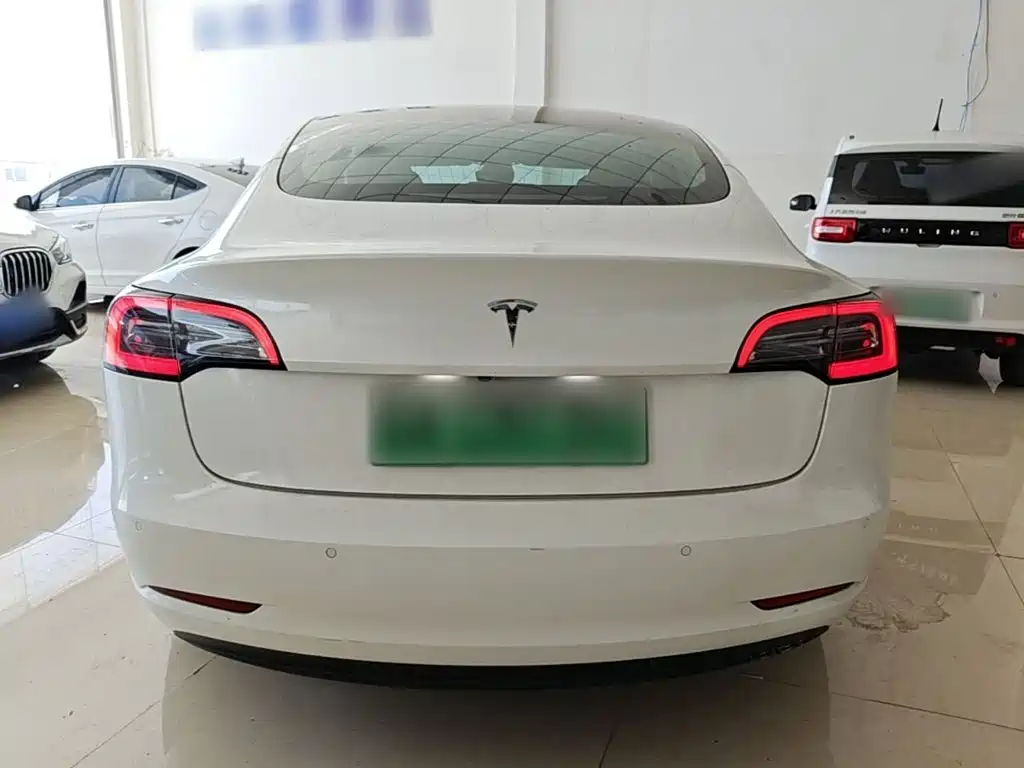 Tesla Model 3 — миниатюра 6