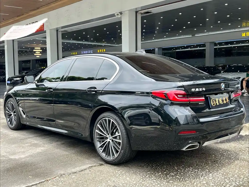 BMW 5 Series — миниатюра 17
