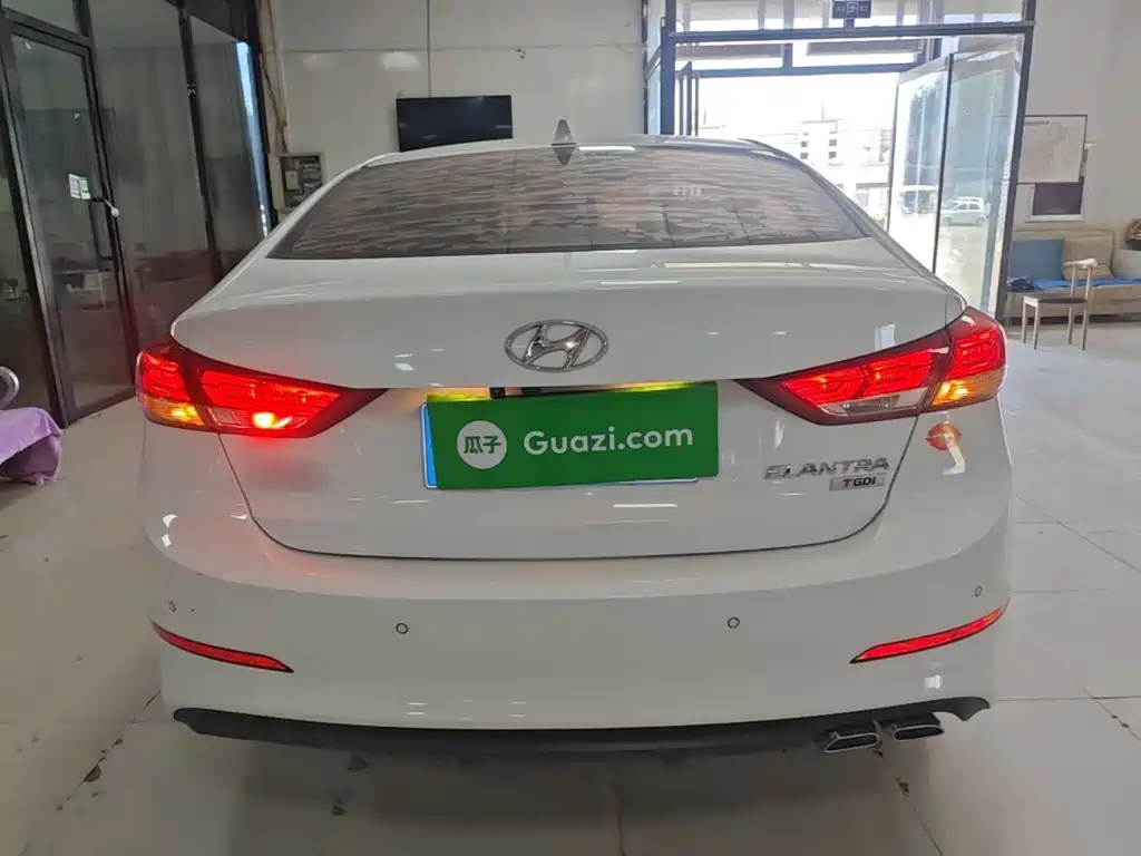 Hyundai Elantra — миниатюра 6