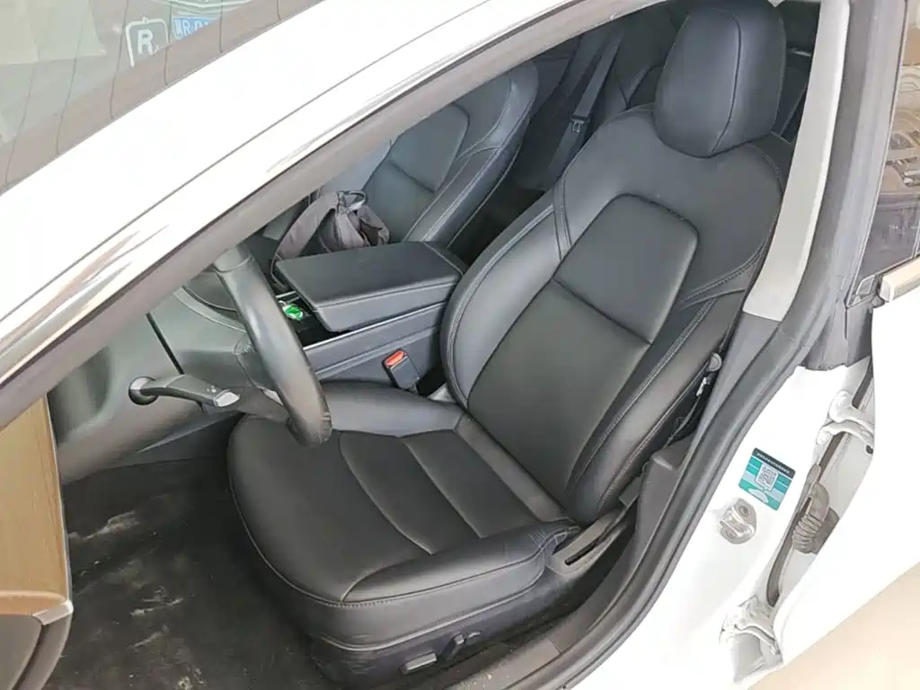 Tesla Model 3 — миниатюра 15