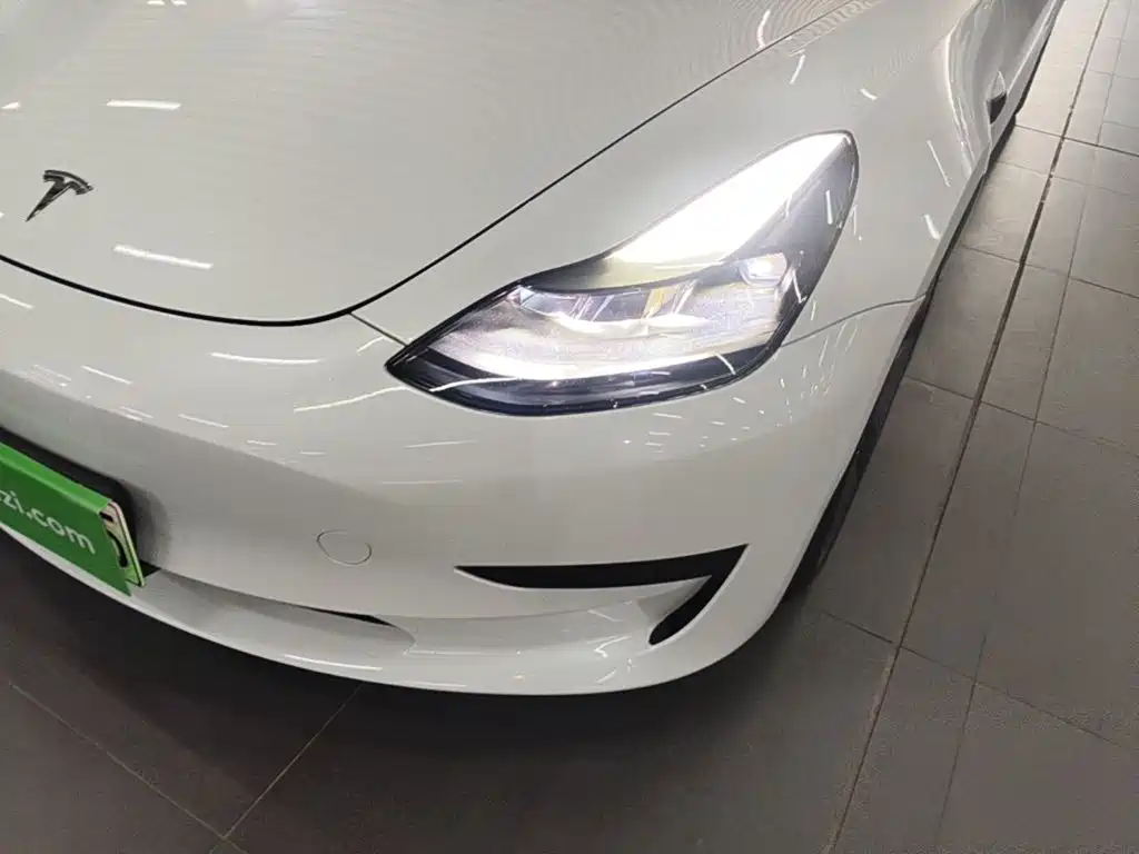 Tesla Model 3 — миниатюра 24