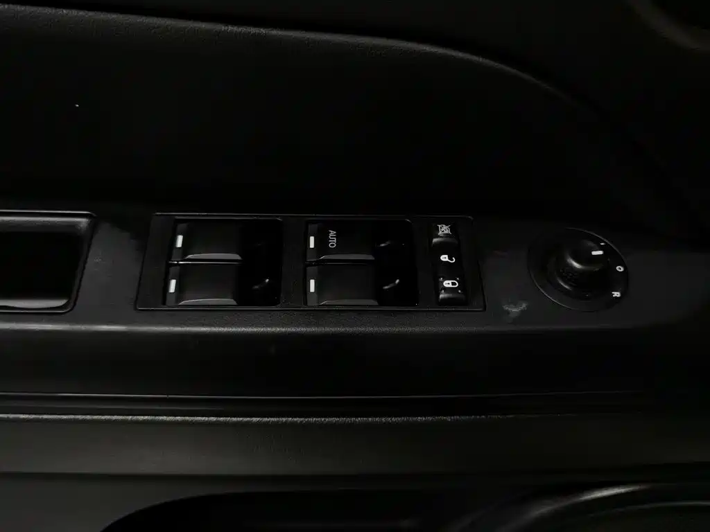 Jeep Compass (Import) — миниатюра 9