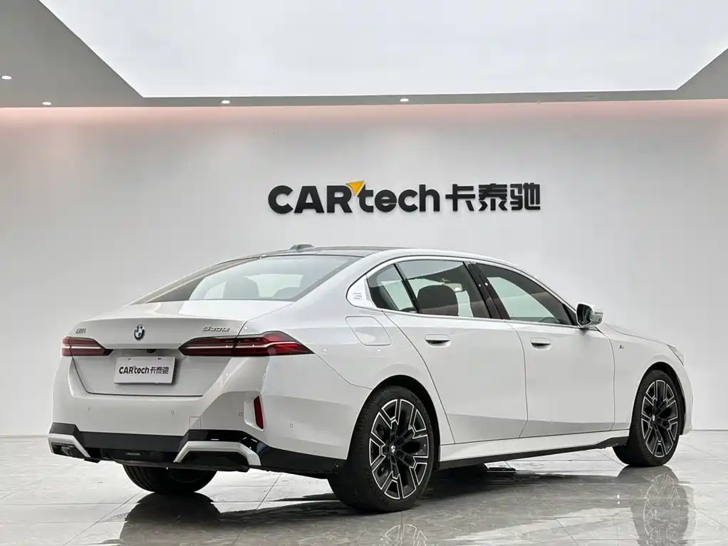 BMW 5 Series — миниатюра 5