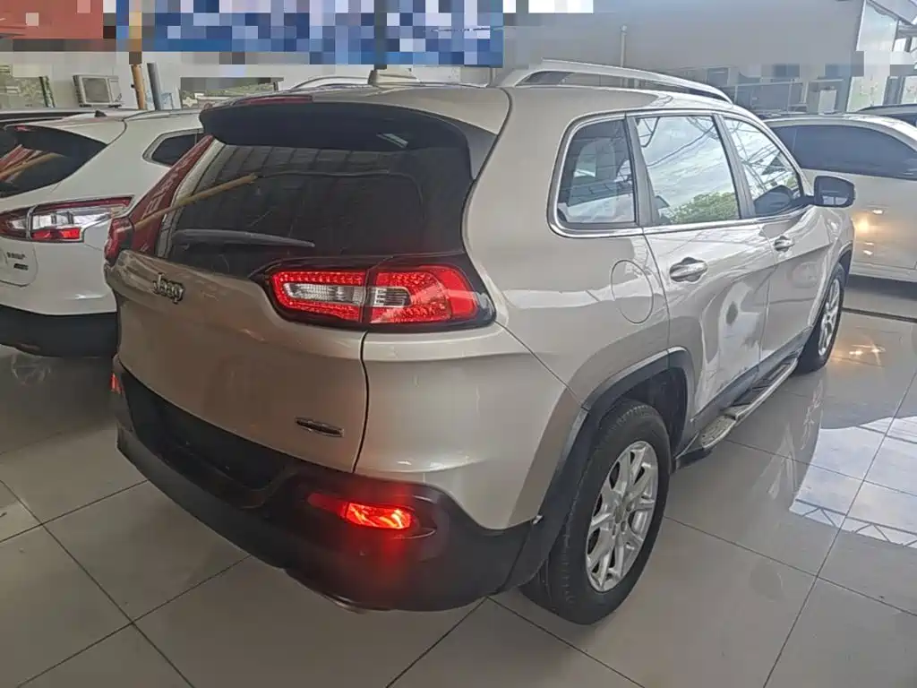 Jeep Cherokee — миниатюра 7