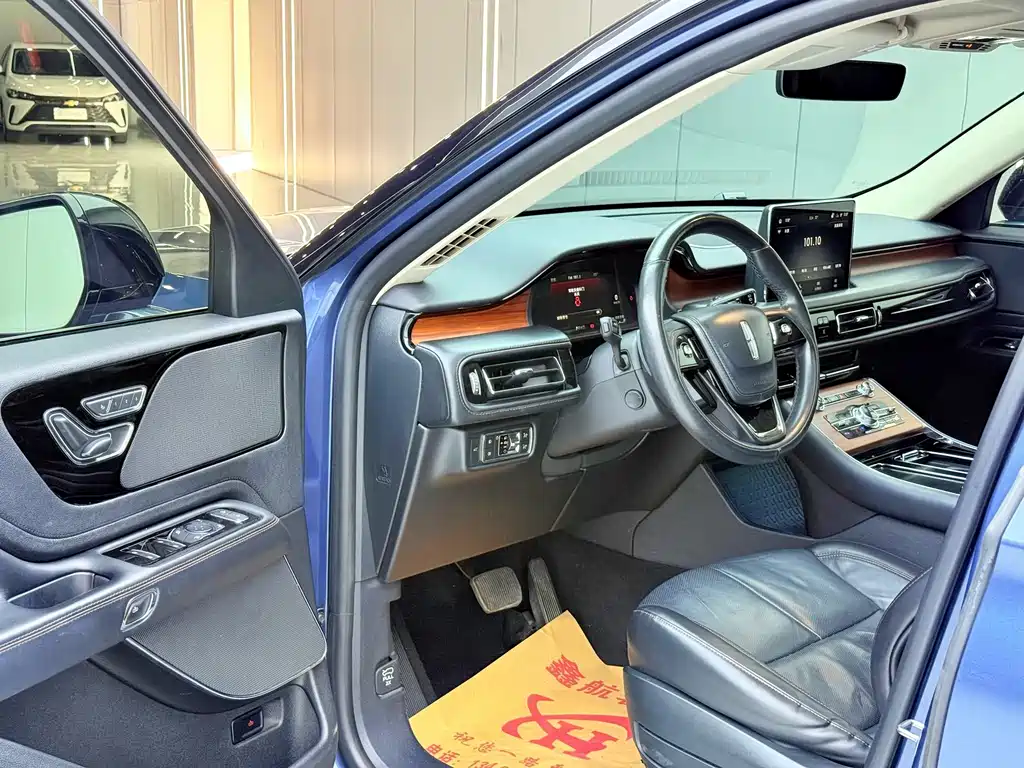 Lincoln Aviator (Import) — миниатюра 4