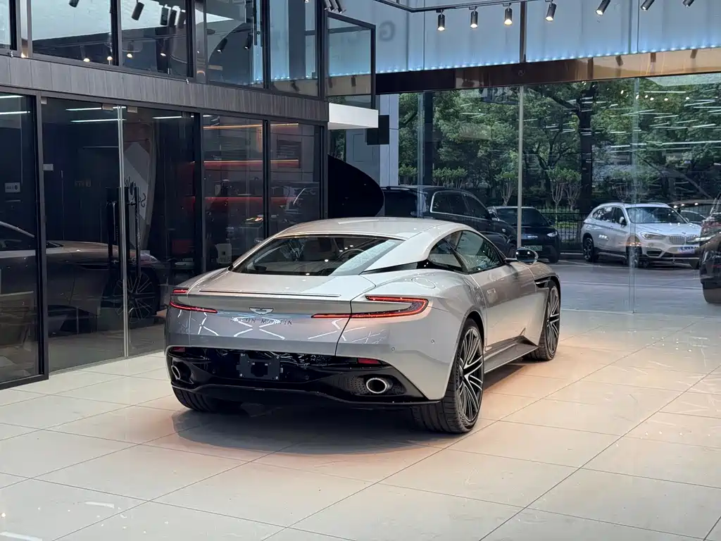 Aston Martin DB12 2023 4.0T V8 Coupe