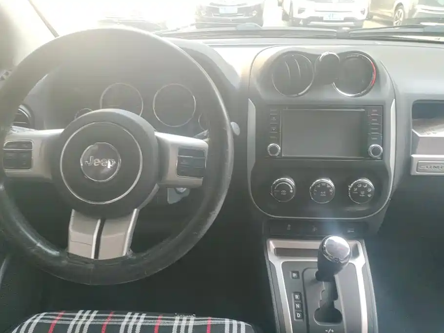 Jeep Compass (Import) — миниатюра 12