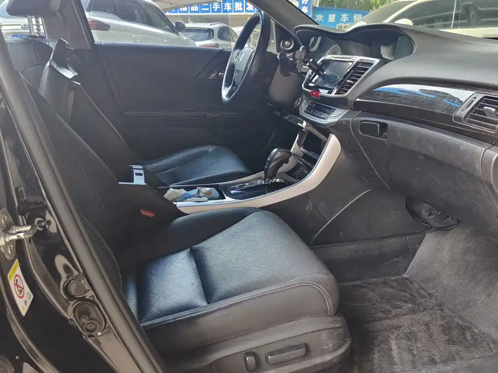 Honda Accord — миниатюра 9