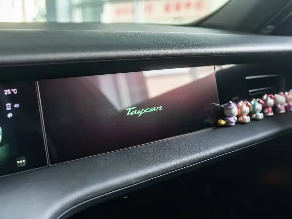 Porsche Taycan — миниатюра 12