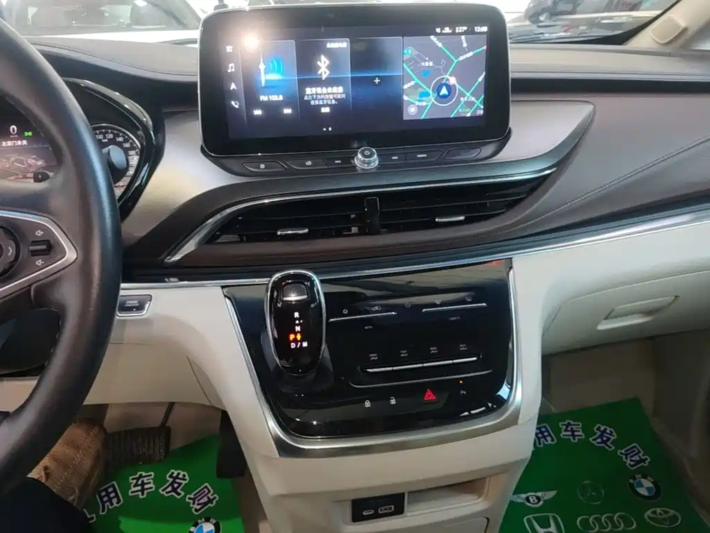 Buick GL8 — миниатюра 13