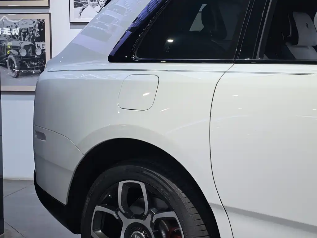 Rolls-Royce Cullinan — миниатюра 7